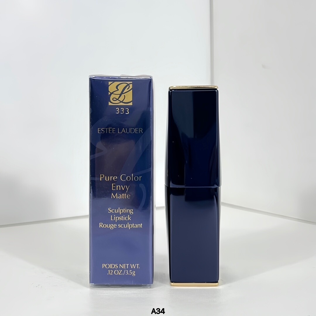 雅诗兰黛倾慕口红3色：333#-420#-557#。雅诗兰黛口红膏体 细节全部都是对版的  雅诗兰黛口红333#枫叶红当之无愧最美的枫叶色口红第一名我颁给它了，333