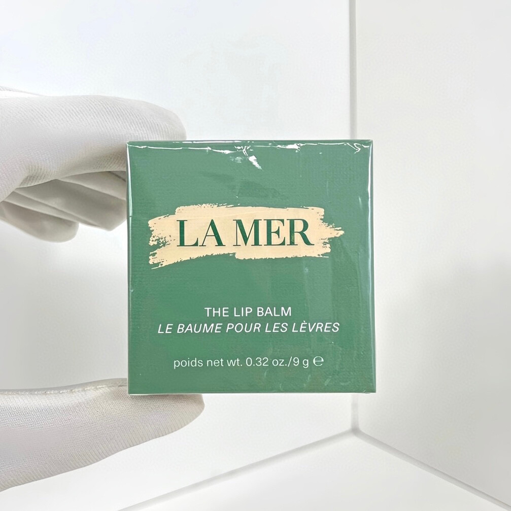 海蓝之谜唇膏9glamer海蓝之谜唇膏玫瑰金盖！一个月有效去唇纹，唇膏中的爱马仕 被誉为“世界上最好用的唇膏”～尤其爱涂口红的仙女们，很重要！可作唇膜，睡前涂嘴上，第二天嘴唇超级润而且粉嫩！还可为唇膏