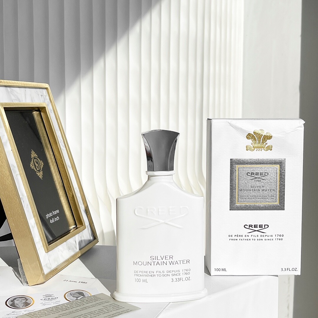 信仰银色山泉男士香水100mlCreed silver Mountain Water银色山泉香水前调：柠檬、柑橘、橙花中调：海洋气息、绿茶、黑醋粟后调：檀香木银色山泉的的前