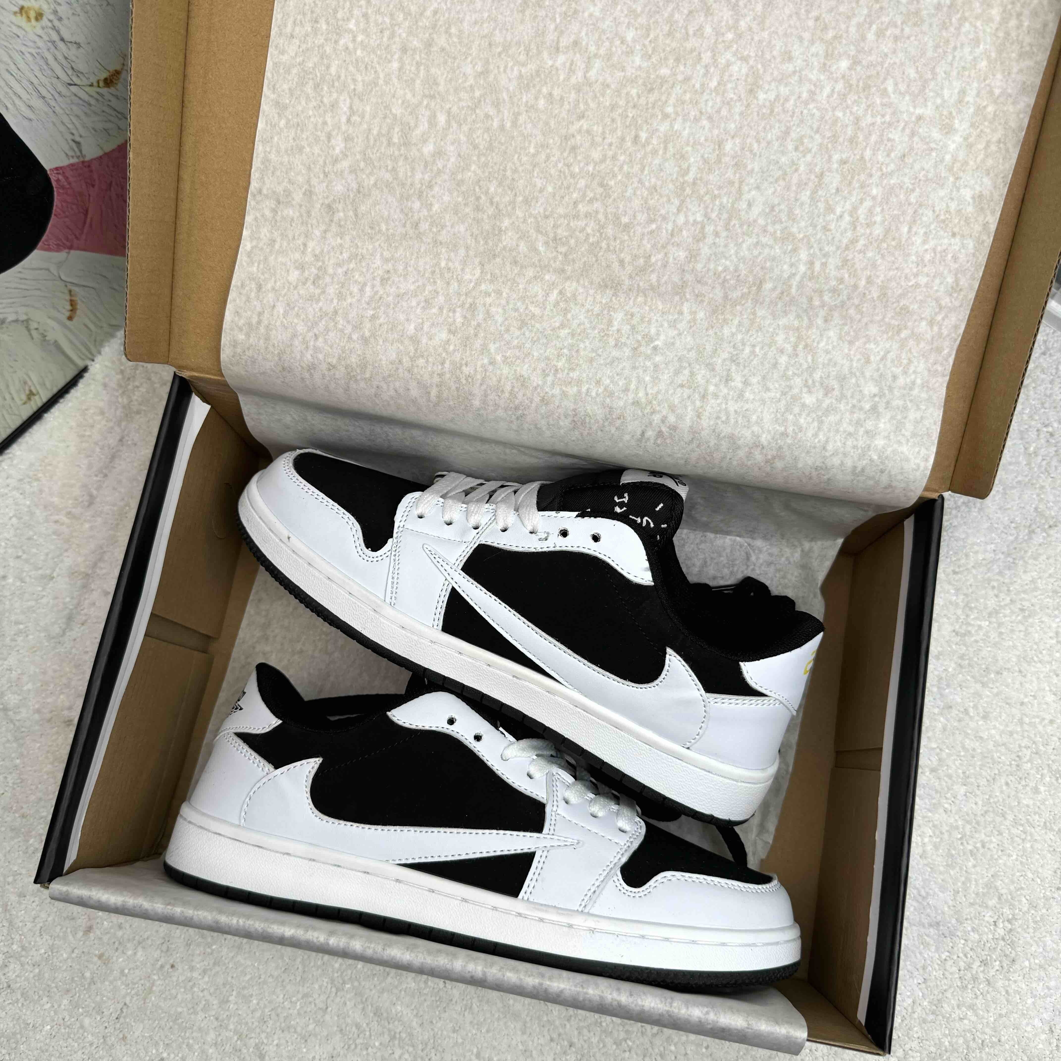 Air Jordan 1 Low Aj1低帮  白黑倒钩 码数36-44 男女现货