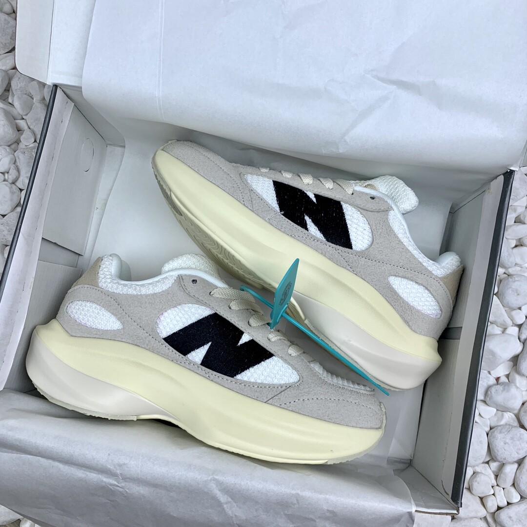  New Balance NB930经典跑鞋 白灰 猪八面料 码数36-44 男女现货