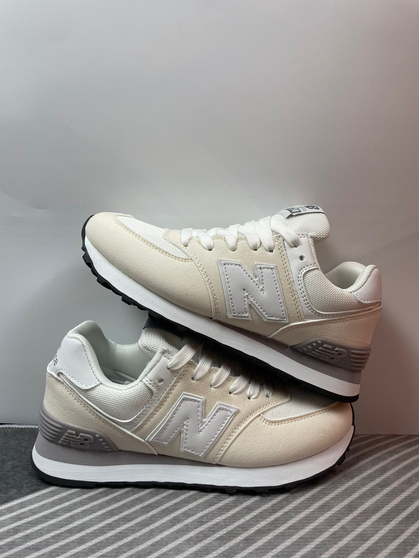New Balance NB574经典跑鞋 米灰白 猪八面料 码数36-44 男女现货