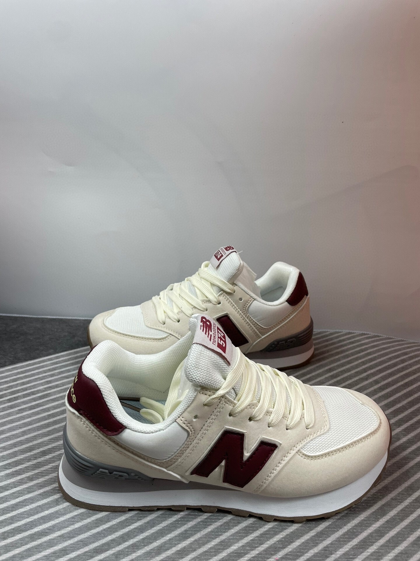  New Balance NB574经典跑鞋 米灰红 猪八面料 码数36-44 男女现货