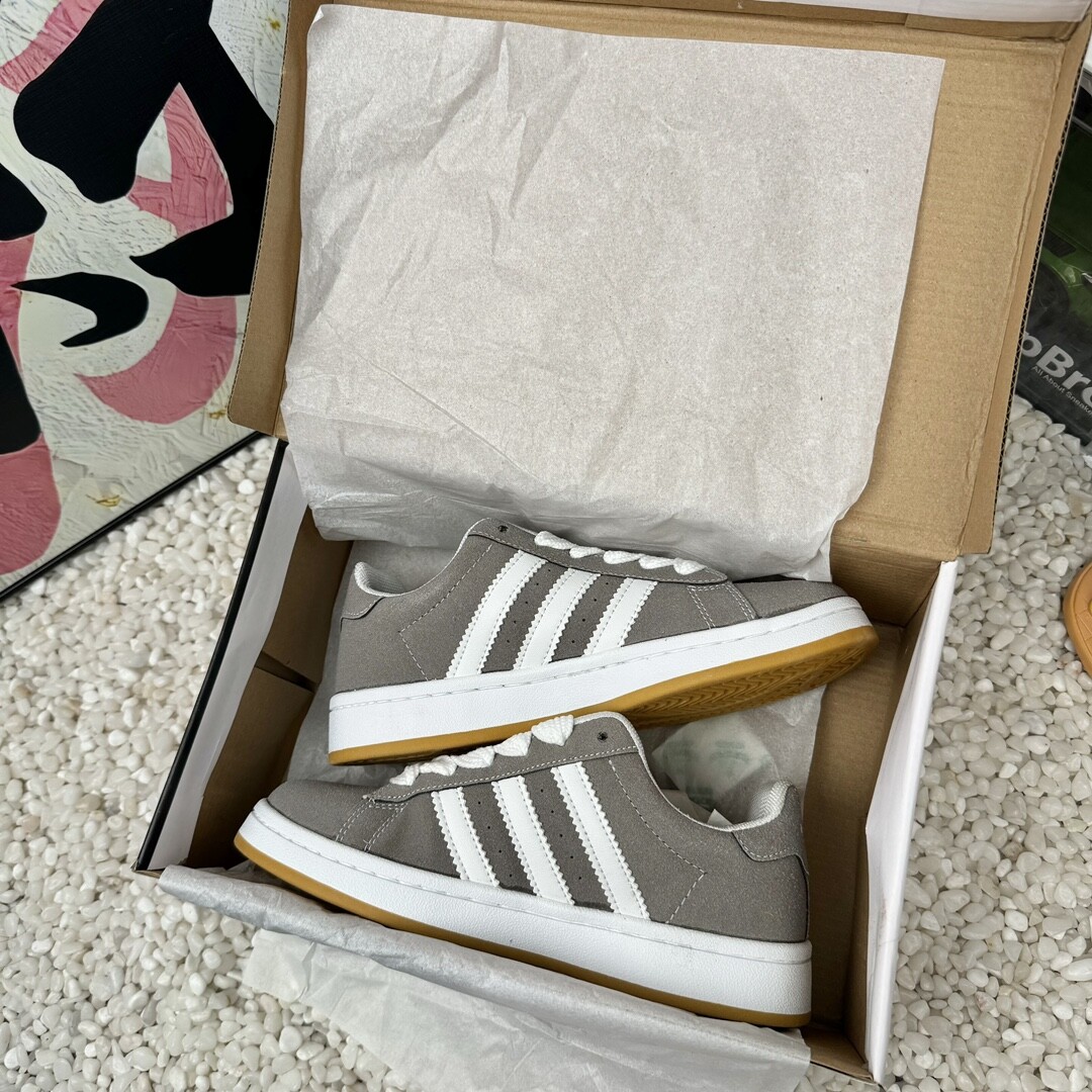 Adidas 阿迪达斯 面包鞋 灰白 尺码36-44 男女码现货