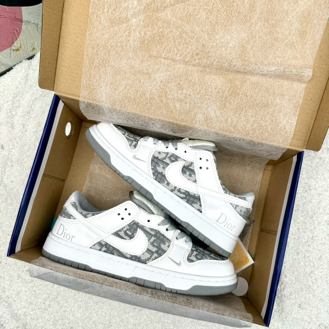 Nike Dunk SB 迪奥灰色尺码36-44 男女码现货