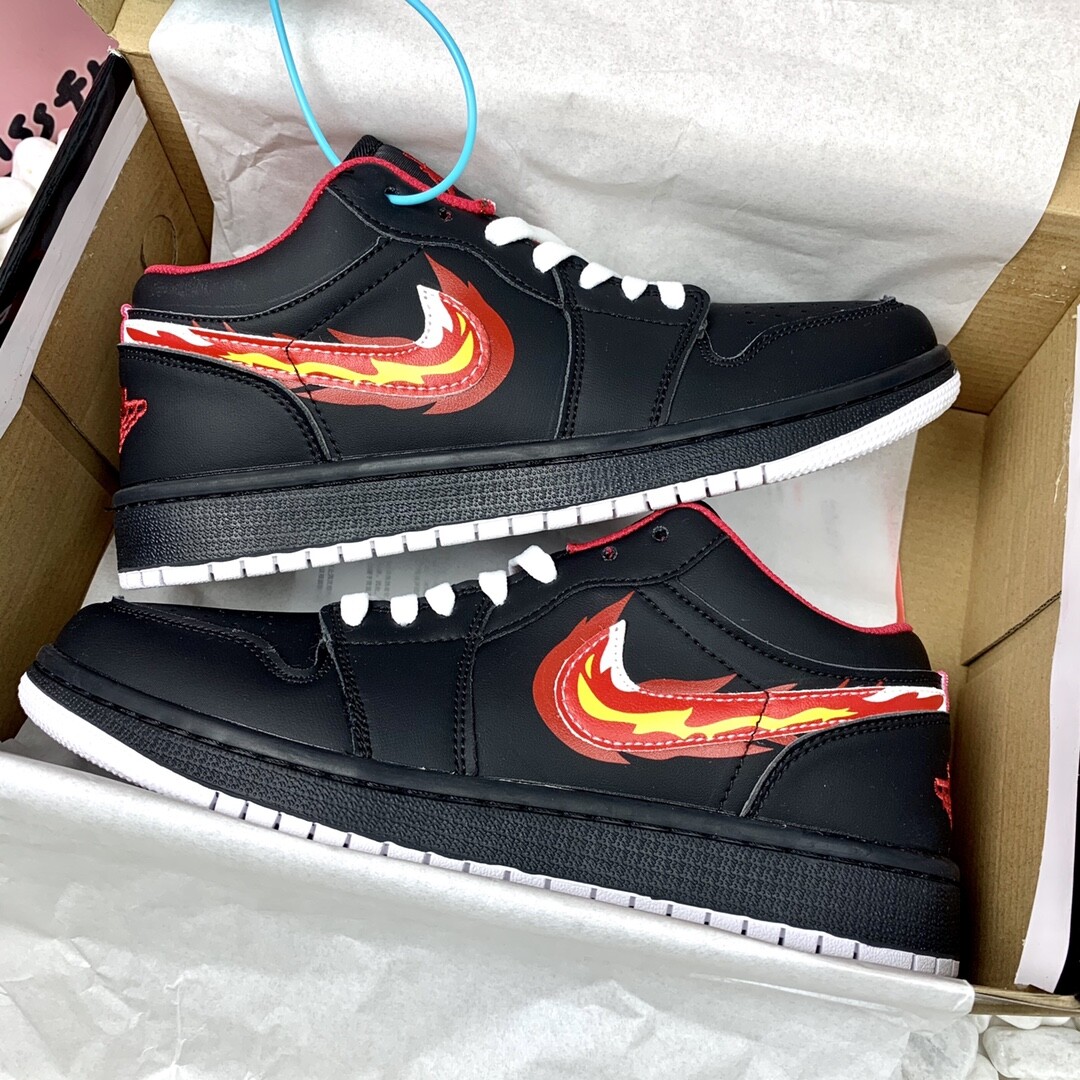  Jordan Air Jordan 1 Low 低帮黑红火焰 码数36-44 男女现货