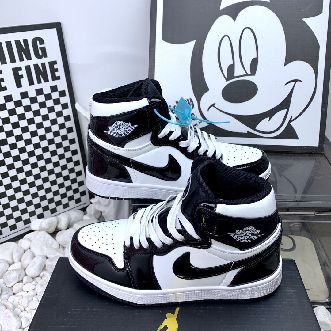 高版本 AJ Jordan Air Jordan 1 Low 耐磨防滑 高帮白黑 皮面 复古板鞋 36-44码