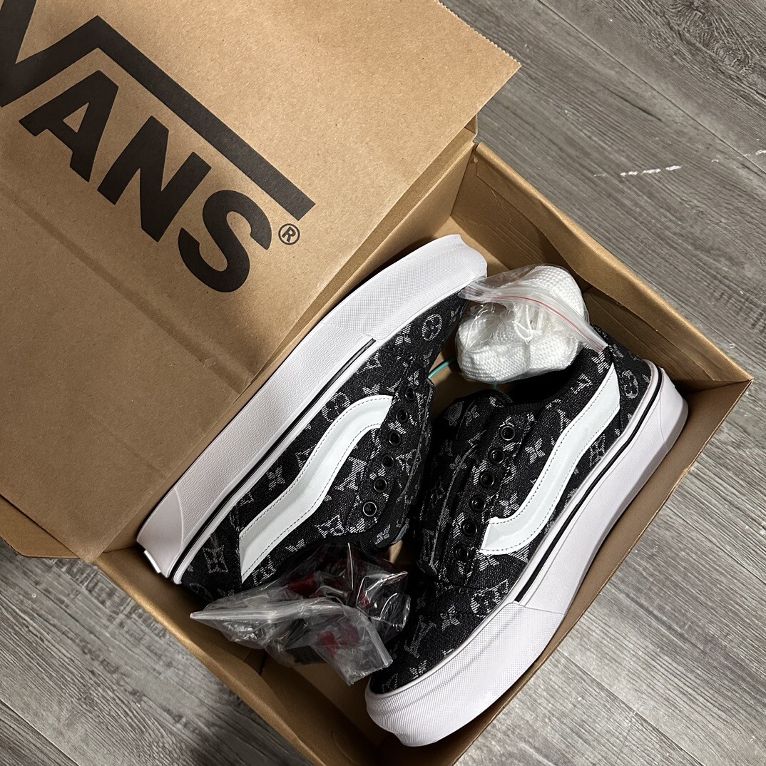 高版本Vans 联名黑色 尺码36-44 男女码现货