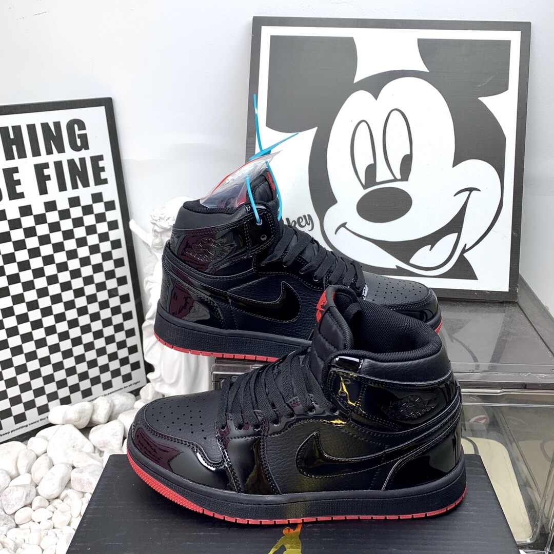 高版本 AJ Jordan Air Jordan 1 Low 耐磨防滑 高帮黑红 皮面 复古板鞋 36-44码！