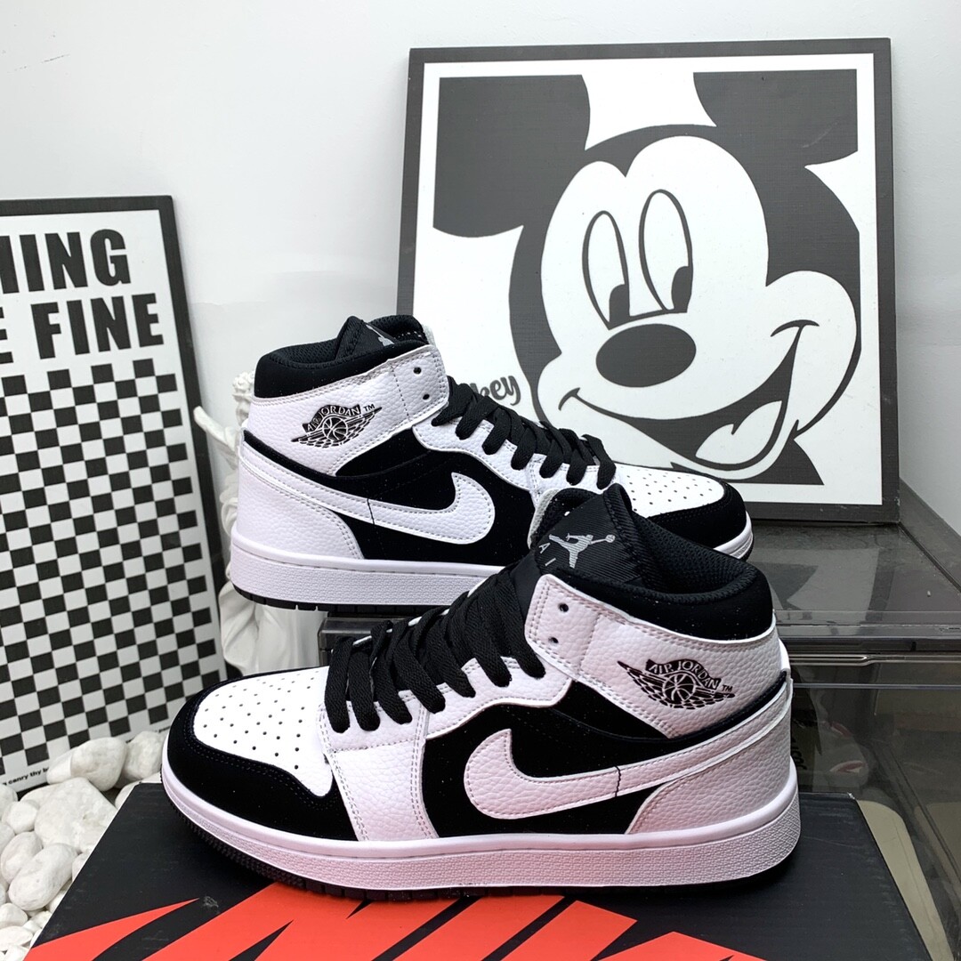 高版本 AJ Jordan Air Jordan 1 Low 耐磨防滑 XXX反转熊猫 复古板鞋 36-40码！