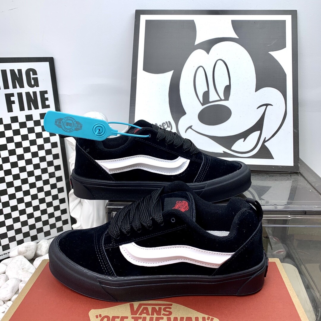 万斯 Vans Knu-Skool万斯S2118黑武士面包鞋 36-44码数 男女现货