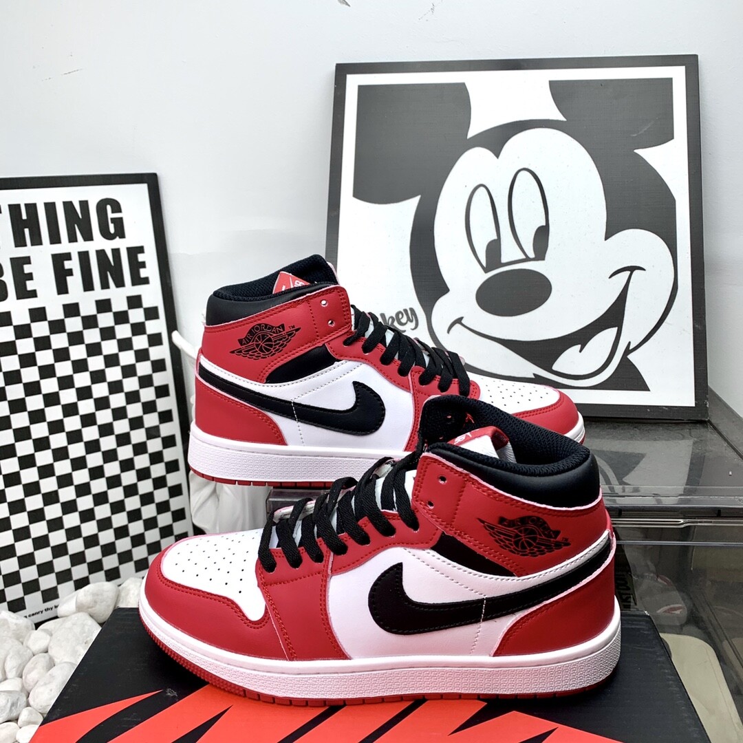 高版本 AJ Jordan Air Jordan 1 Low 耐磨防滑 XXX芝加哥 复古板鞋 36-40码！