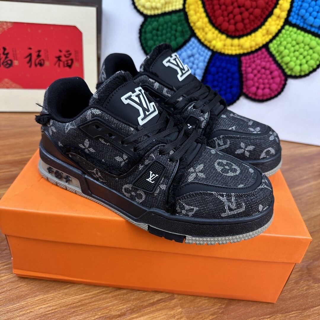 高版本LV Trainer Vuitton LV板鞋 牛仔黑毛绒 码数36-44 男女码现货
