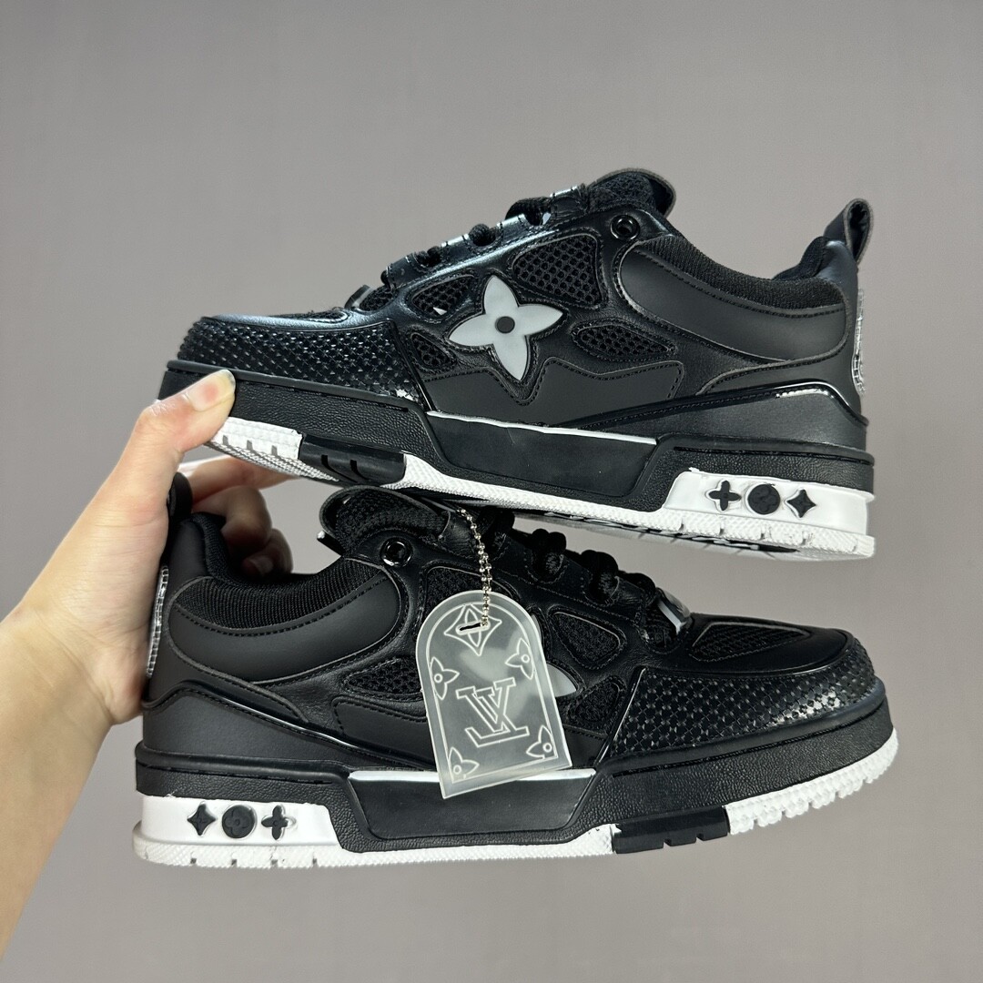 高版本重工Louis Vuitton 路易威登 Trainer 低帮休闲板鞋 男女同款 36-45 配码随便调 黑白