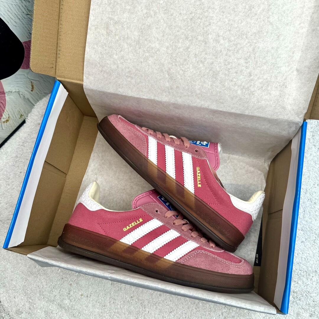Adidas 阿迪达斯德训草莓熊 高版本套楦工艺 正确版型 尺码36-44 男女码现货