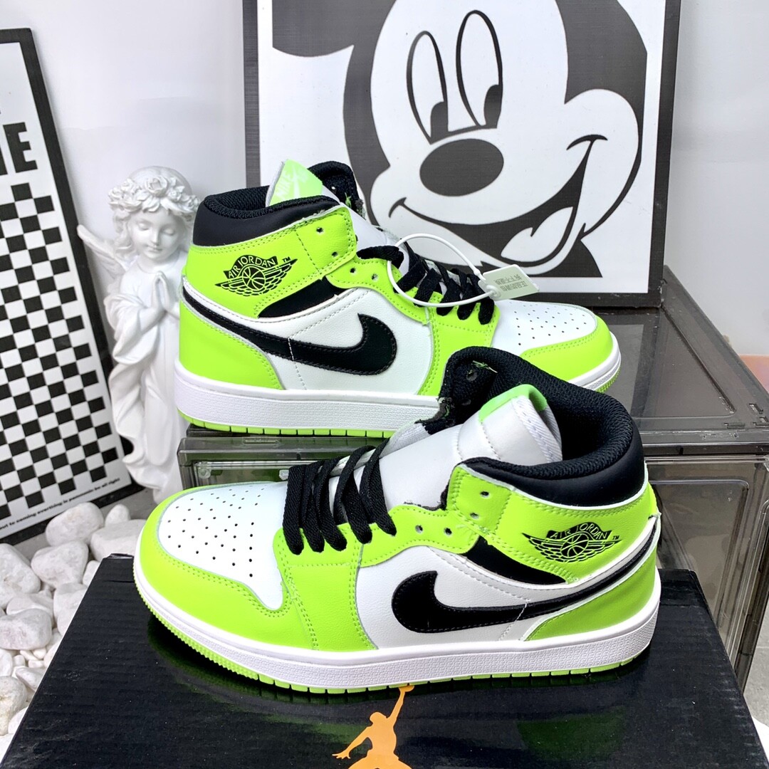 高版本 AJ Jordan Air Jordan 1 Low 耐磨防滑 高帮荧光绿。复古板鞋 36-44码！