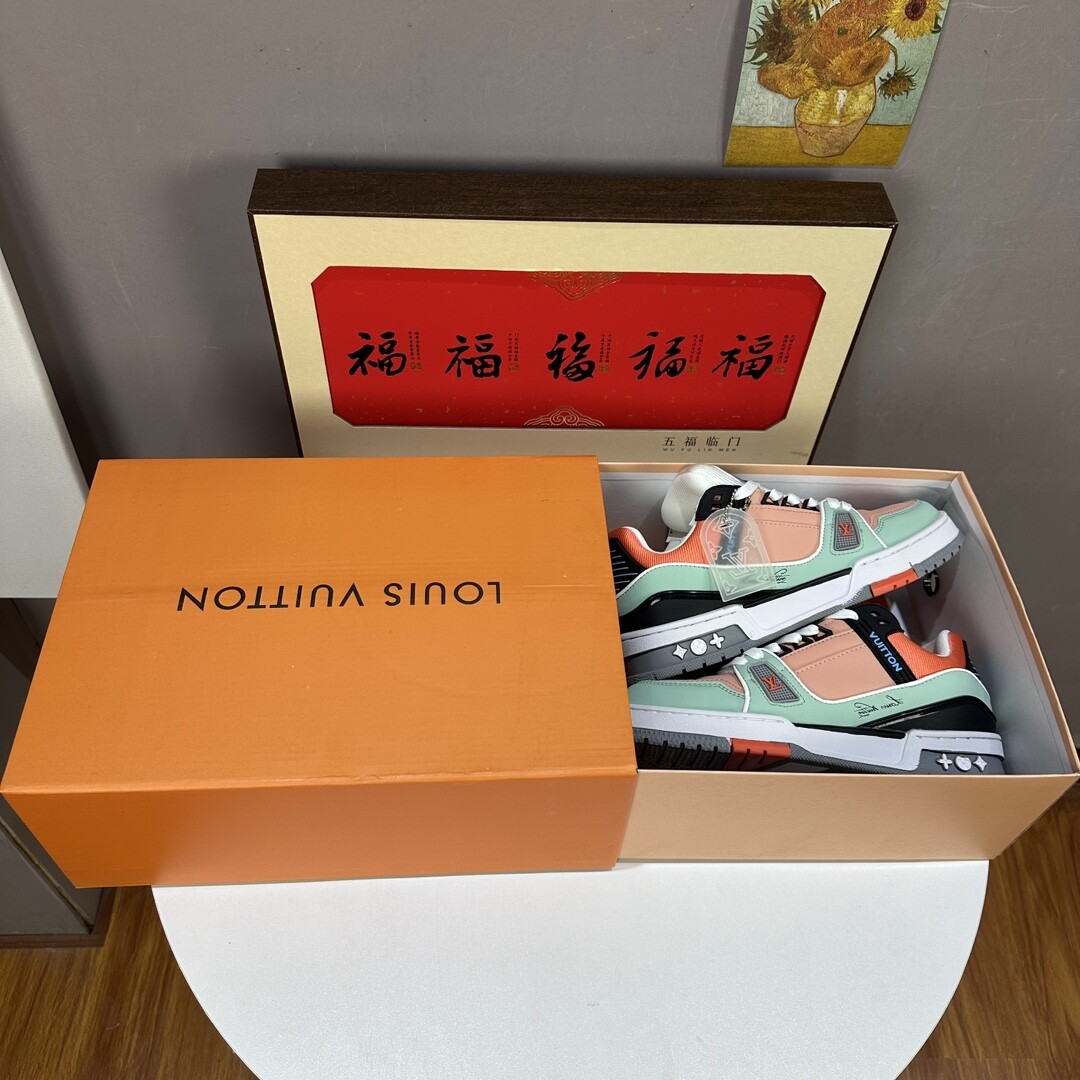 高版本Louis Vuitton 路易威登 Trainer 低帮休闲板鞋 男女同款 36-45  粉绿黑