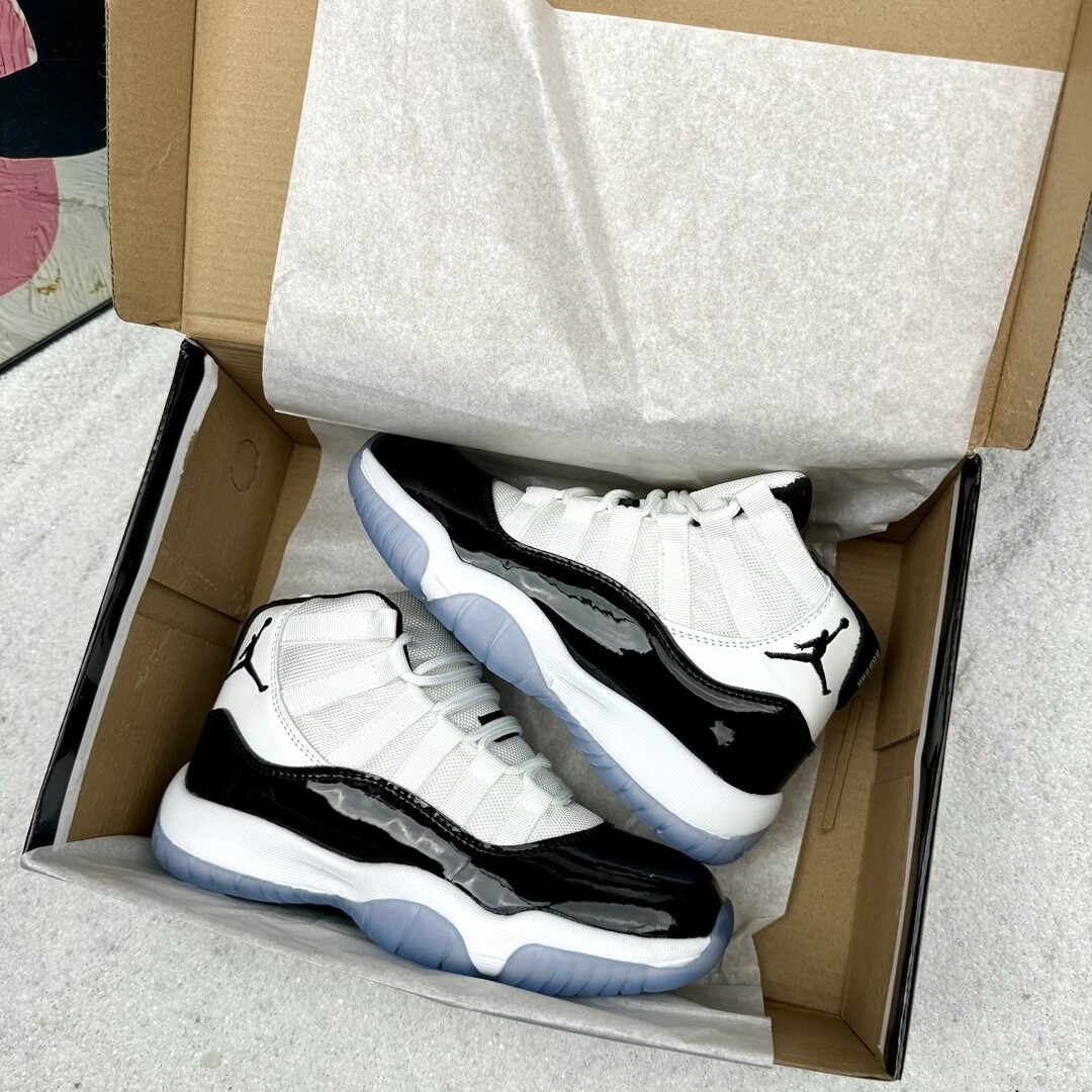 Air Jordan 11 康扣 Aj11高帮 黑白 码数36-44 男女现货