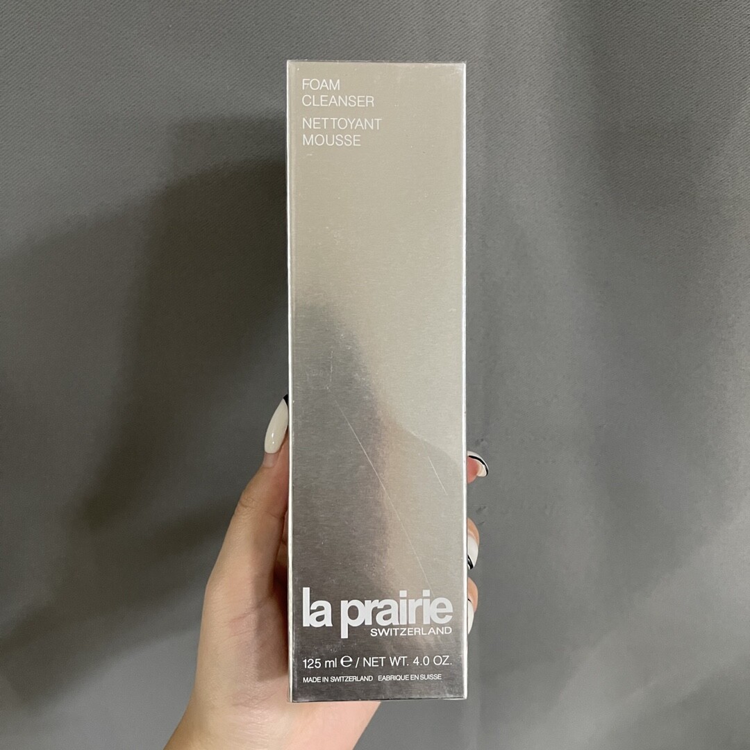 莱伯妮洗面奶125ml正装全世界最顶级的莱珀妮洗面奶！La  Prairie蓓丽柔和泡沫洁面125ML适合中干性及混合性肌肤，这款能够镇静滋润肌肤的洁面乳