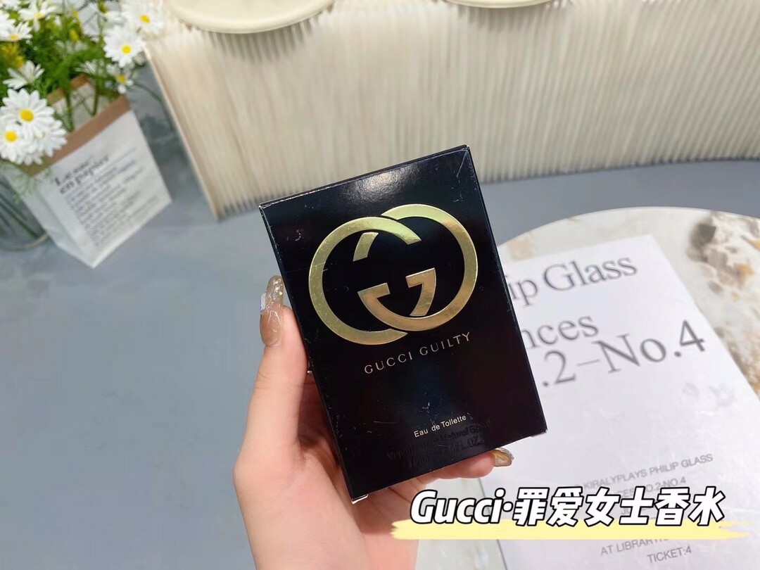 古驰女罪爱香水75ml GUCCIGuilty EAU 女士淡香水[害羞R]这款经典的“罪爱”，真心是我的“最爱”。[飞吻R]瓶身是24K半透明黄金装饰而成，[哇R]