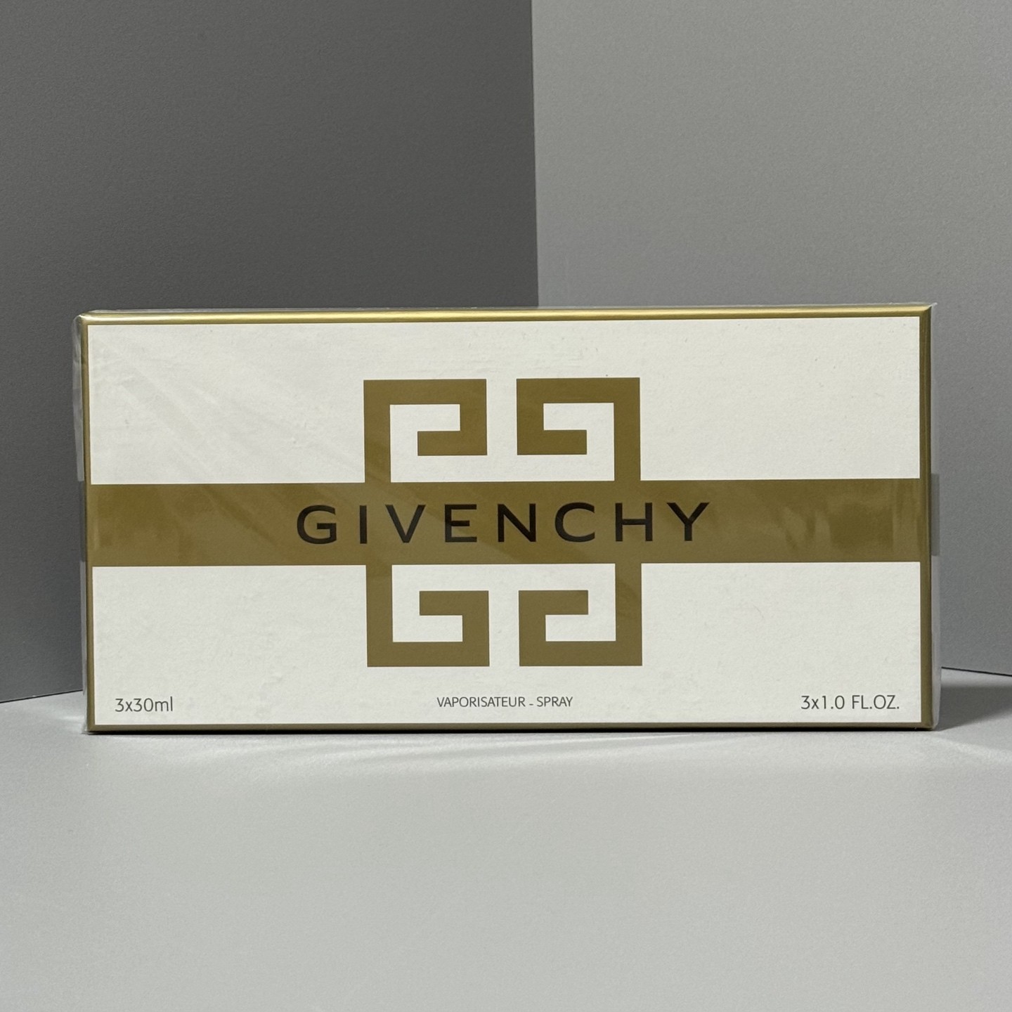 纪梵希倾城之恋女士中样香水三件套实拍现货30ml×3，带喷头，内含：倾城之恋倾心淡香，粉红倾心淡香，浓香倾心